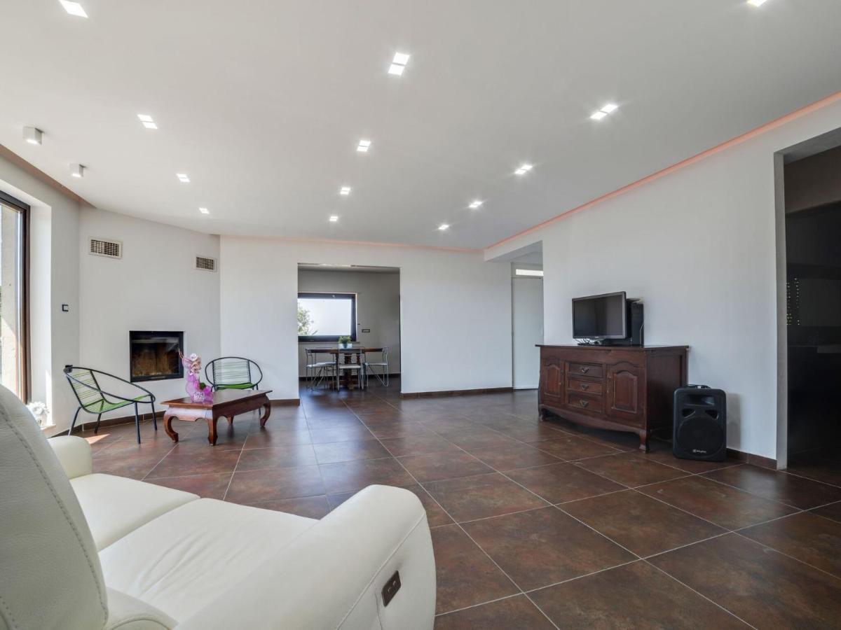 Belvilla By Oyo Modern Villa In Nissoria With Pool Esterno foto